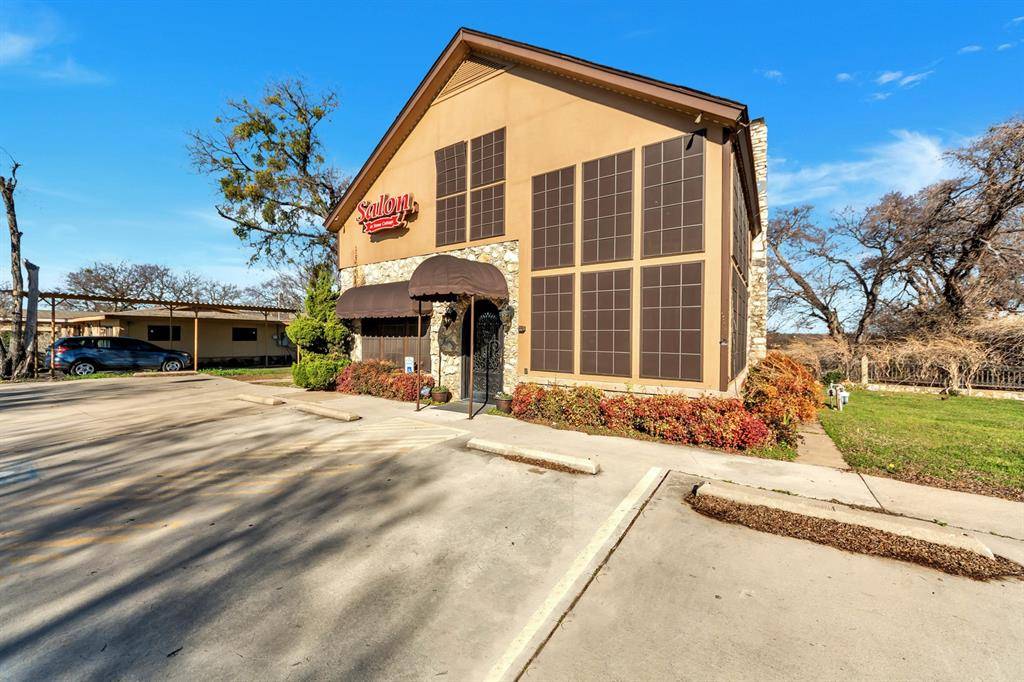 6712 Azle Avenue, Lake Worth, TX 76135