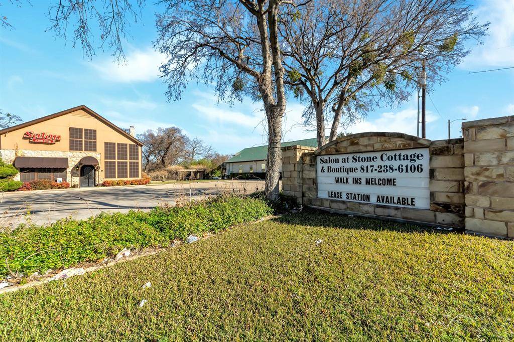 6712 Azle Avenue, Lake Worth, TX 76135