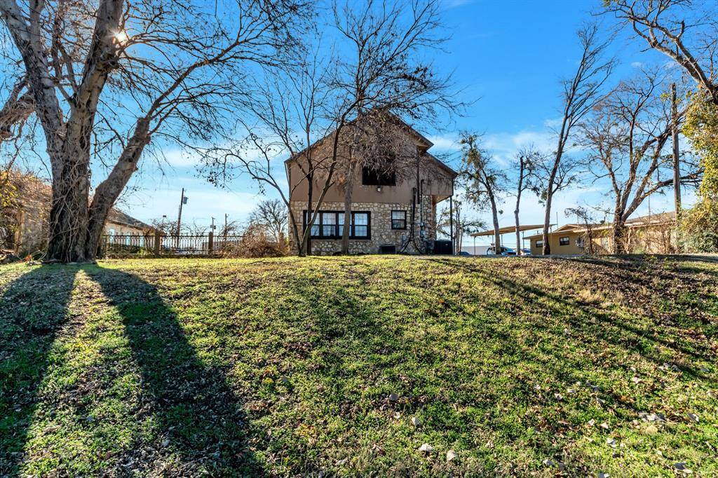 6712 Azle Avenue, Lake Worth, TX 76135