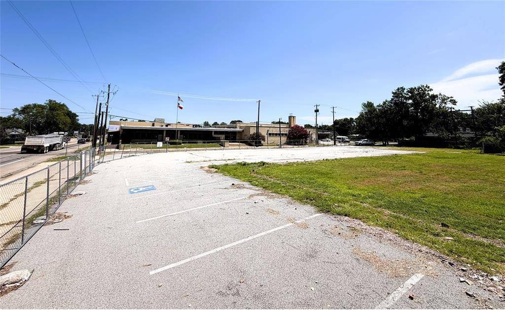920 N Center Street, Bonham, TX 75418