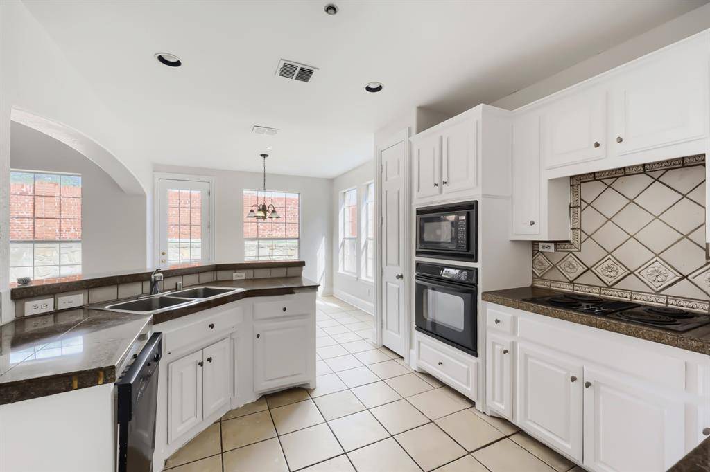 8115 Dogwood Lane, Irving, TX 75063