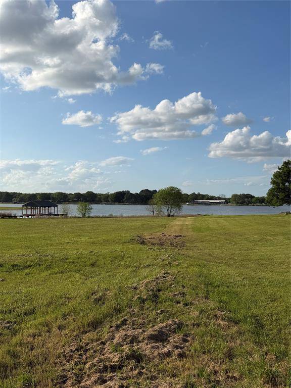 2000 Lakeside Drive, Bonham, TX 75418