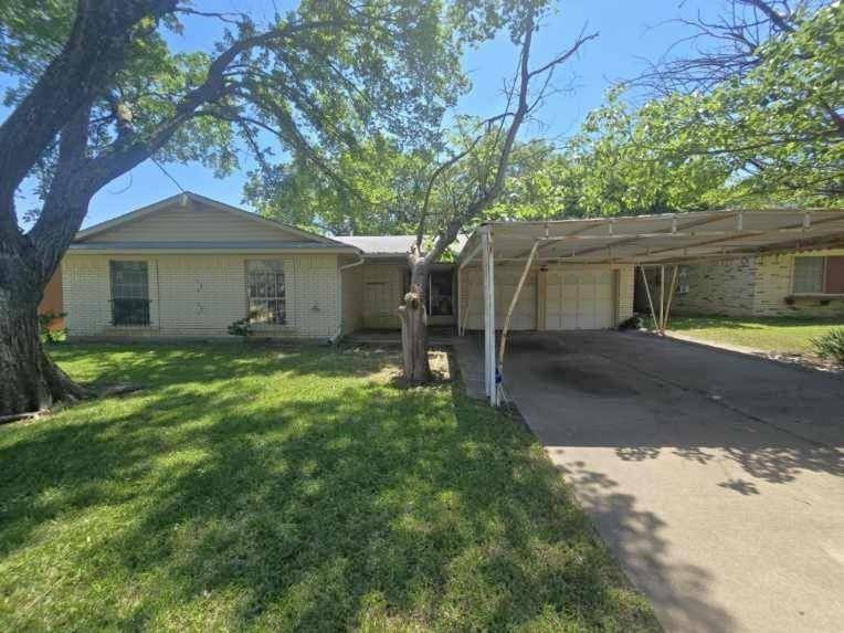 1608 Lee Street, Kaufman, TX 75142
