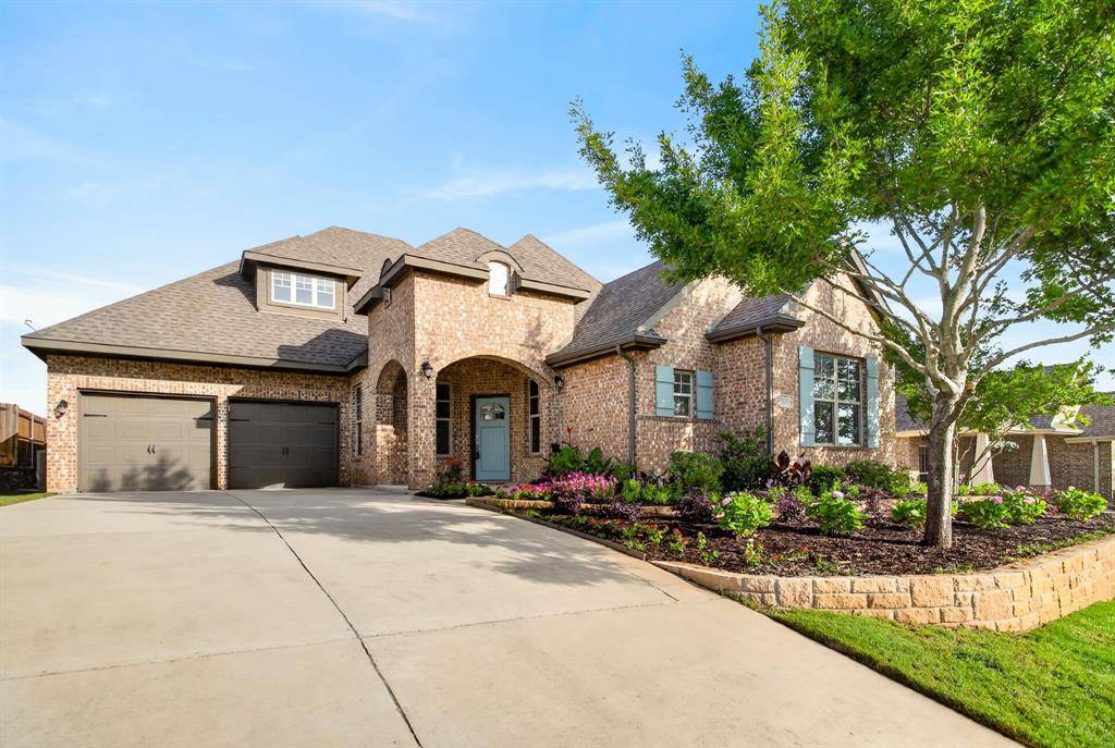 9016 Inwood Street, Benbrook, TX 76126