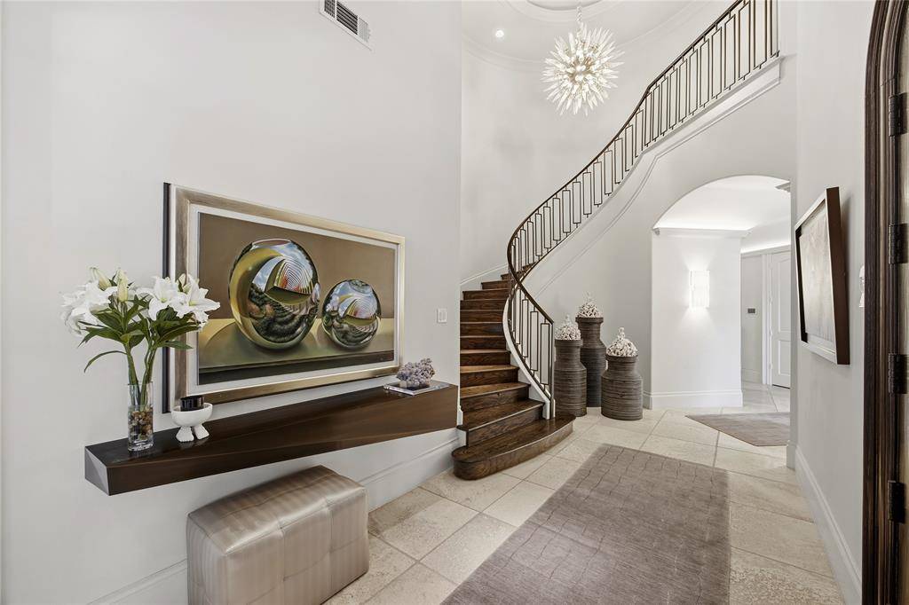 9525 Alva Court, Dallas, TX 75220