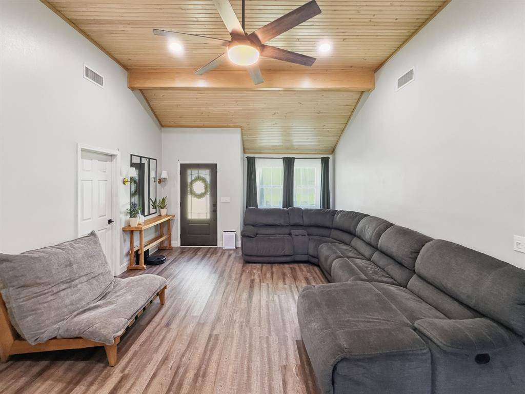 704 W Bells Boulevard, Bells, TX 75414