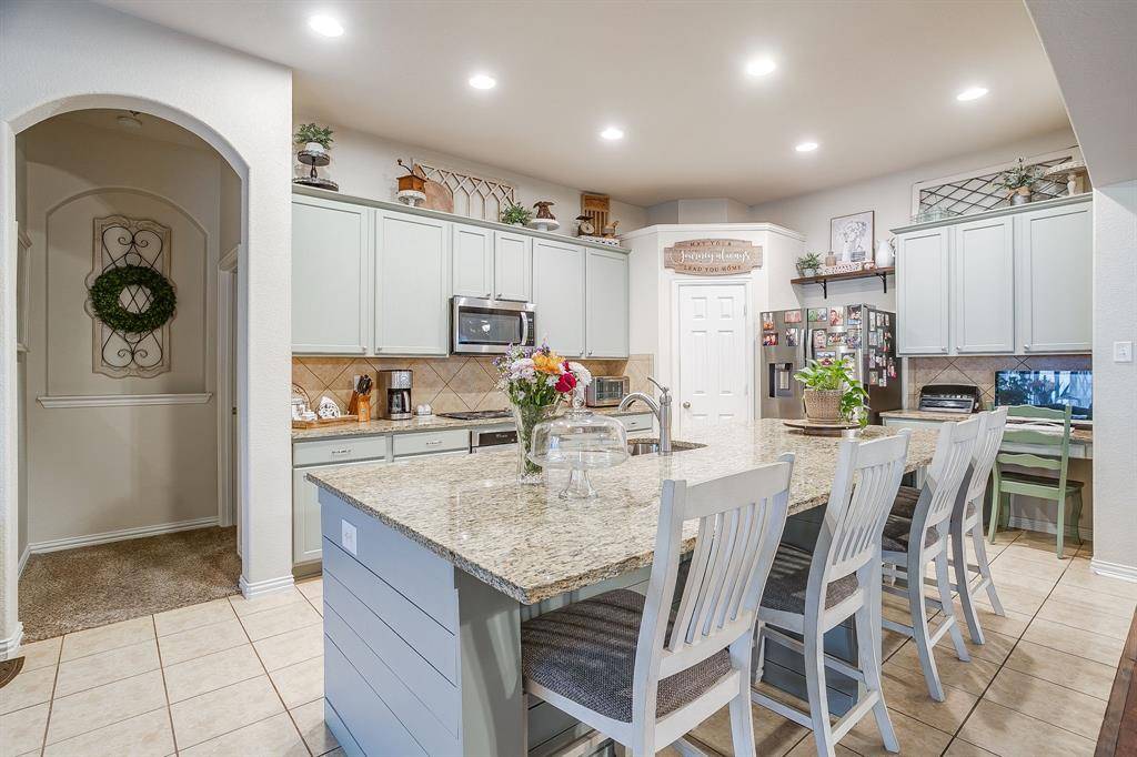 1316 Meadowlakes, Azle, TX 76020