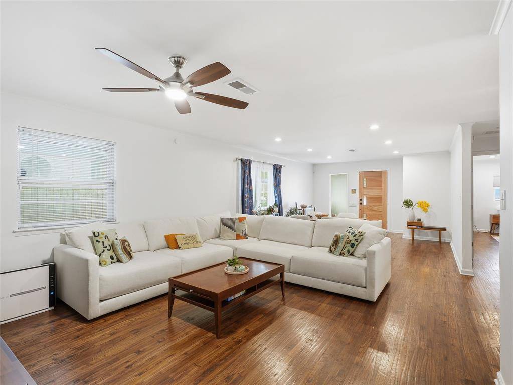 814 Westmount Avenue, Dallas, TX 75211