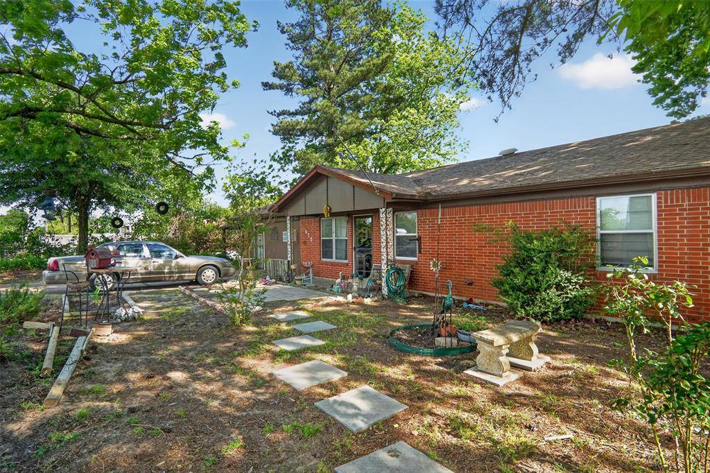 615 W North Street, Blossom, TX 75416