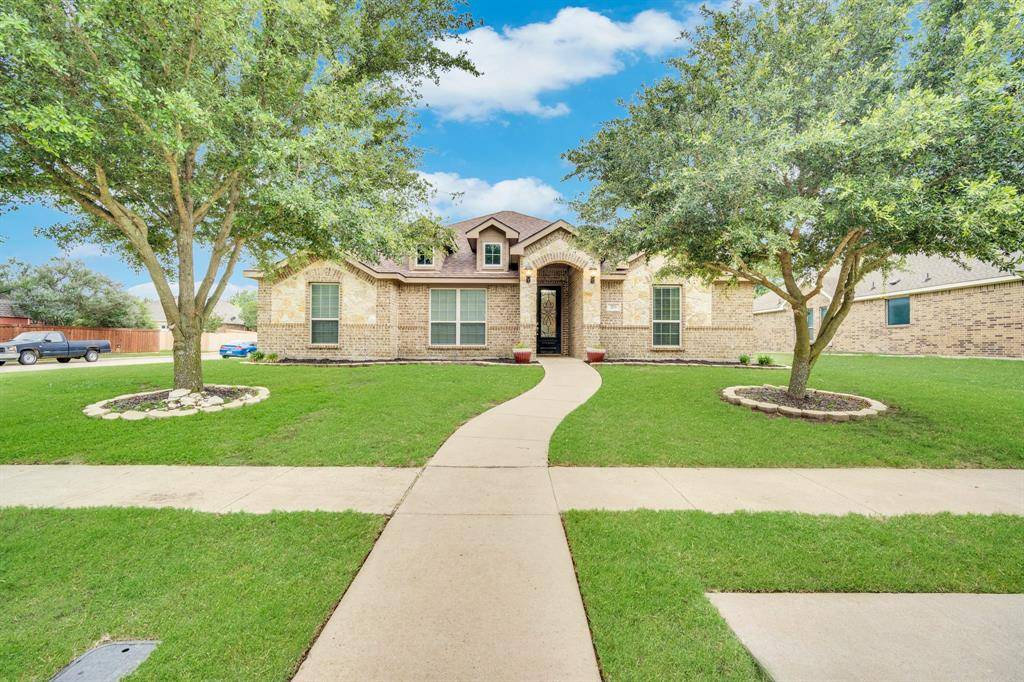 201 Winters Edge Drive, Red Oak, TX 75154