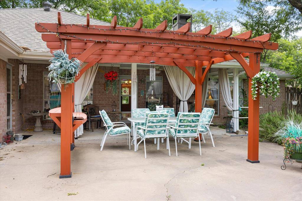 8912 Green Leaves Drive, Granbury, TX 76049