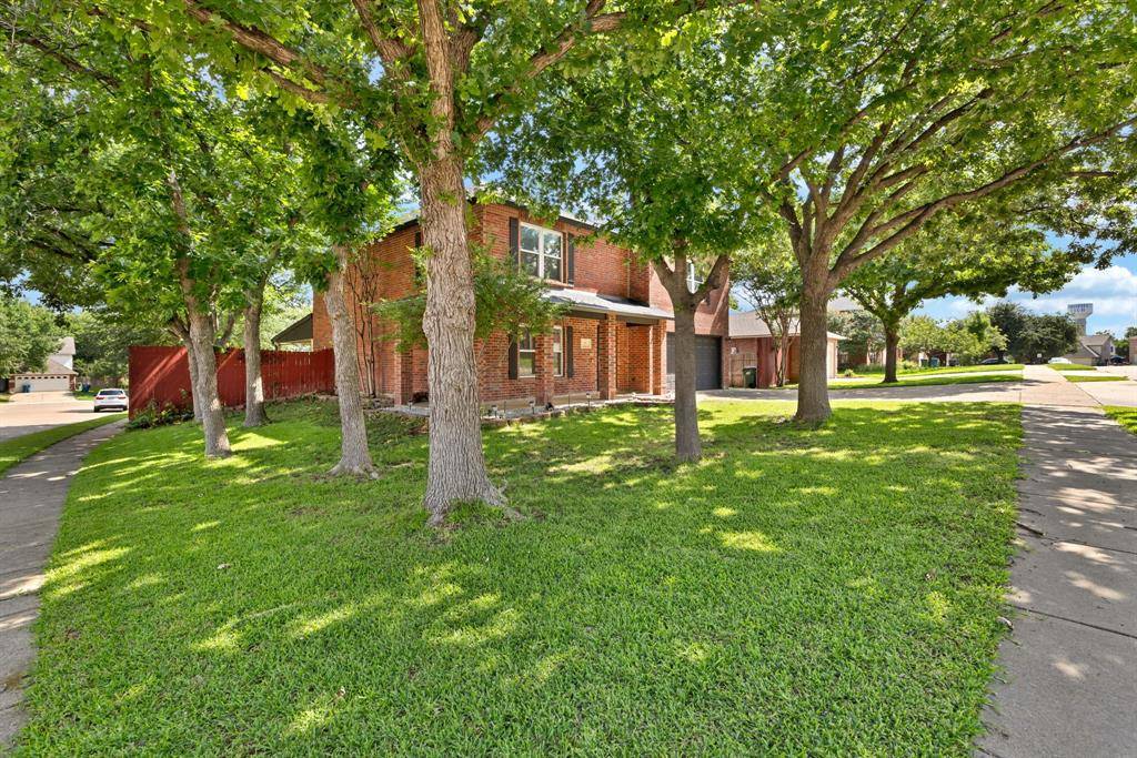 301 Cortland Circle, Roanoke, TX 76262