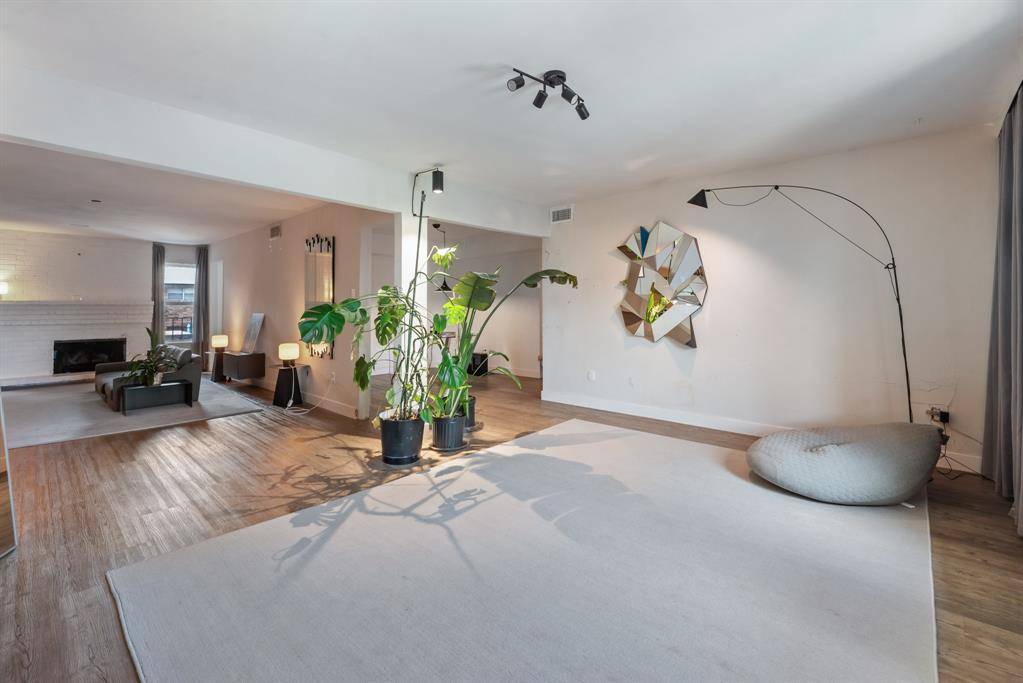 8069 Meadow Road #216, Dallas, TX 75231