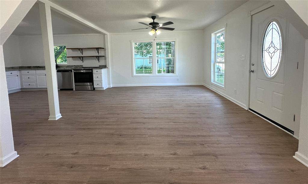 1007 N Lane Street, Comanche, TX 76442