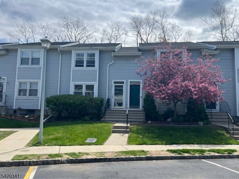 14 Village Dr, Hamburg Boro, NJ 07419