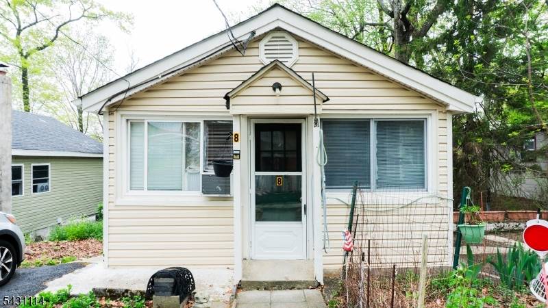 8 Cornell Way, Hopatcong Boro, NJ 07843