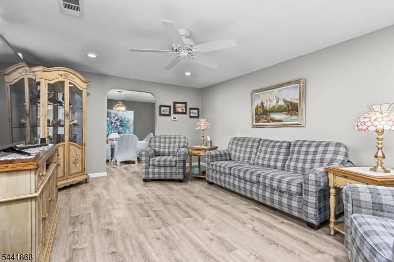 9 Ernella Dr, White Twp., NJ 07823