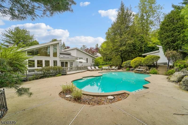 8 Union Hill Rd, Denville Twp., NJ 07834