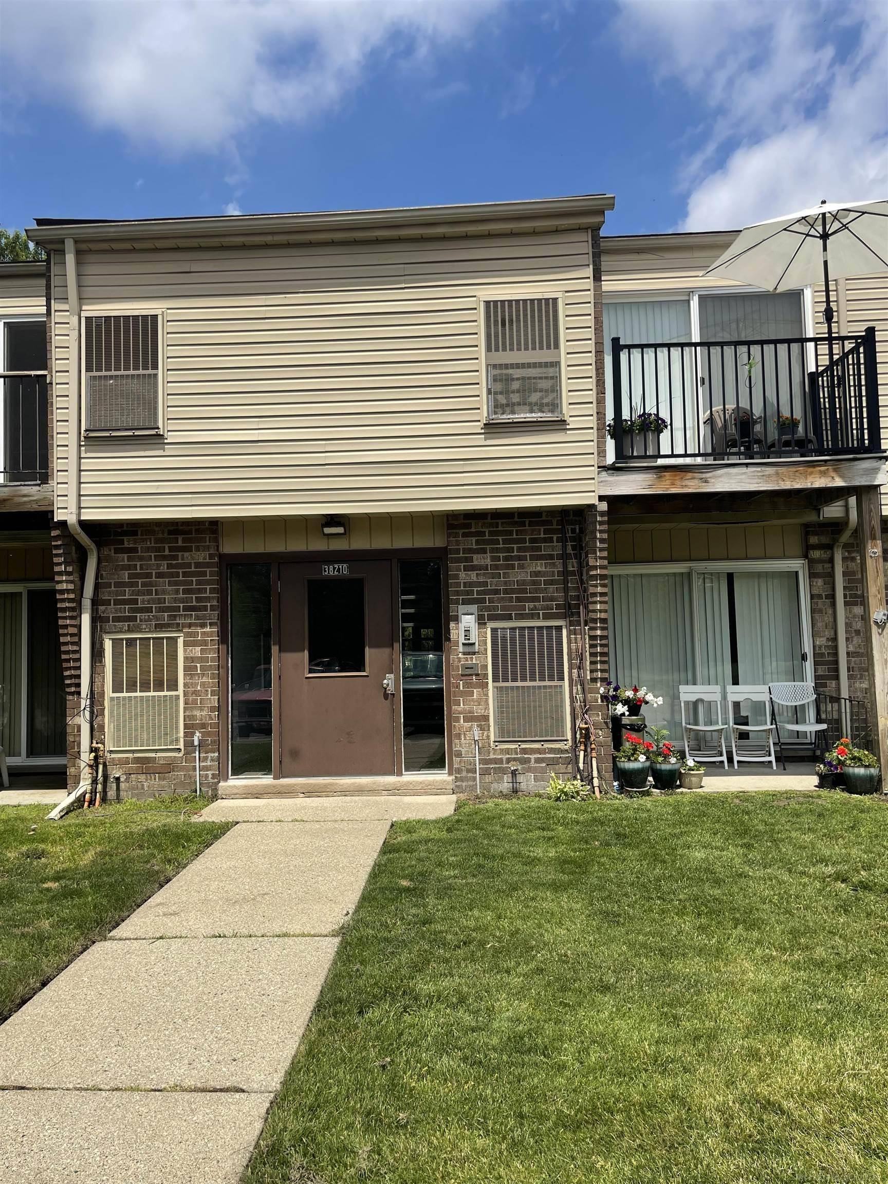 38210 Fairway CT, Clinton Twp, MI 48038