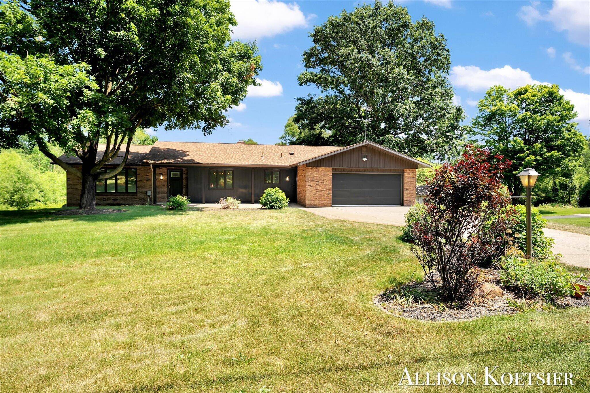 3890 Walker AVE NW, Alpine Twp, MI 49544