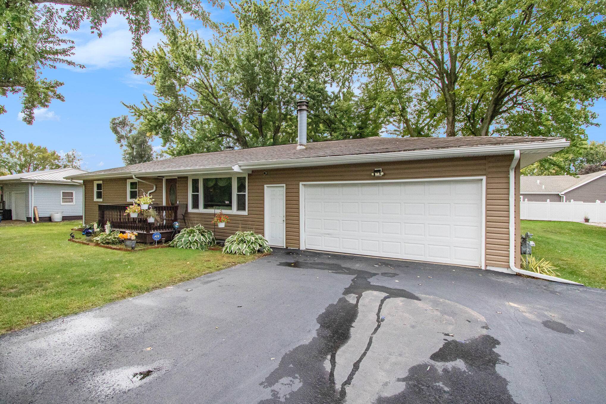 640 O'Brien DR, Benton Charter Twp, MI 49022