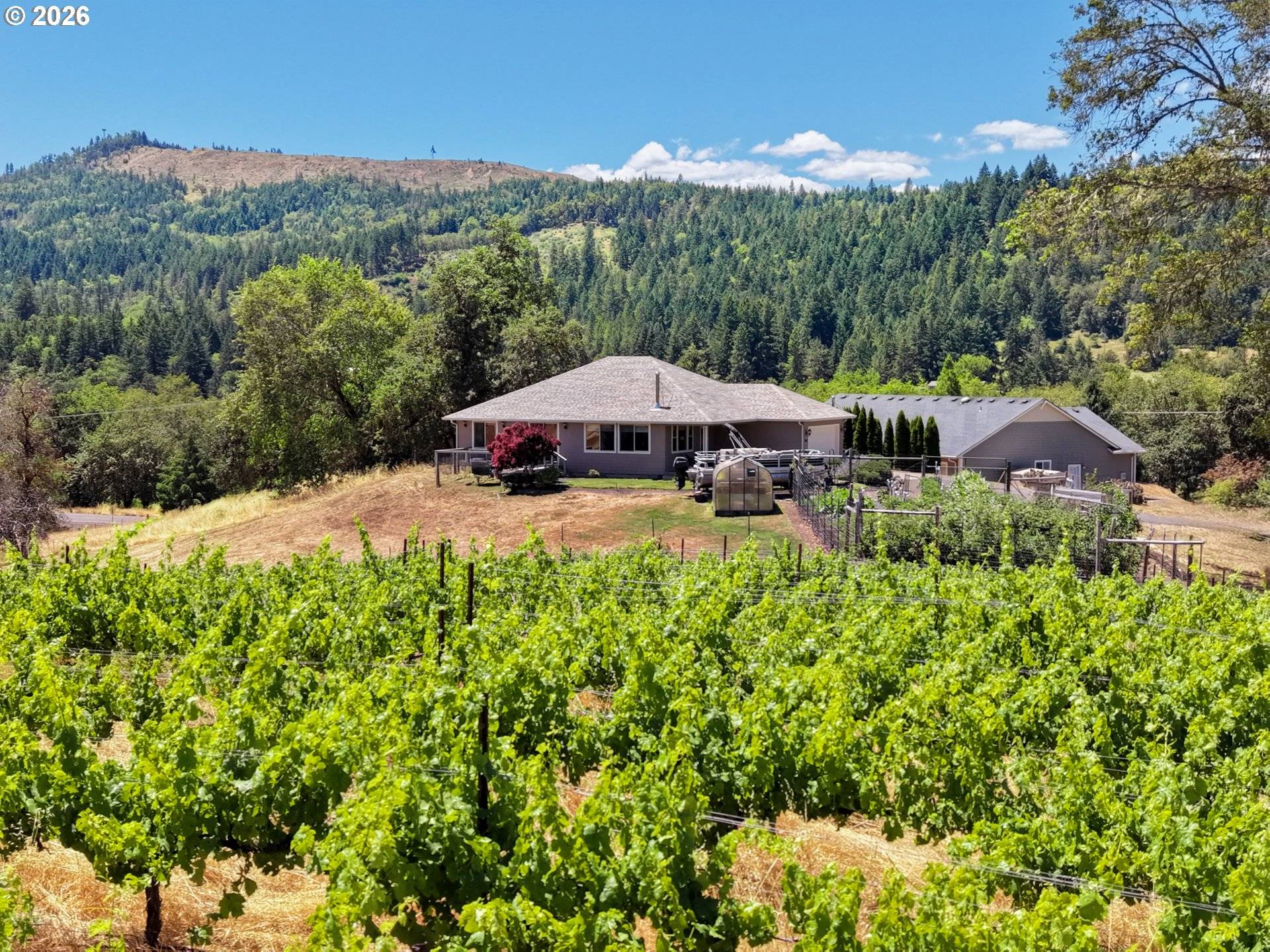 3721 COLONIAL RD, Roseburg, OR 97471