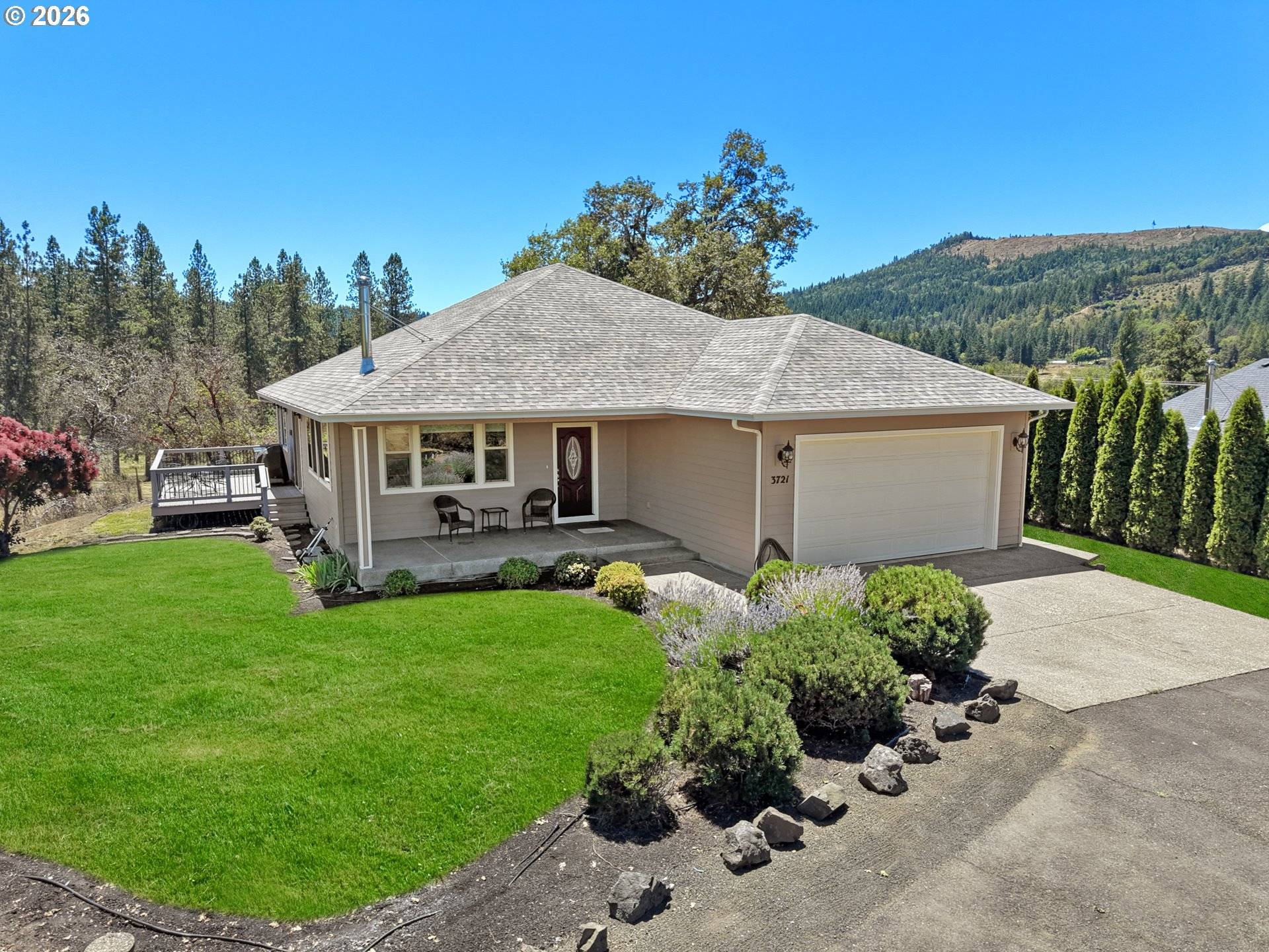 3721 COLONIAL RD, Roseburg, OR 97471