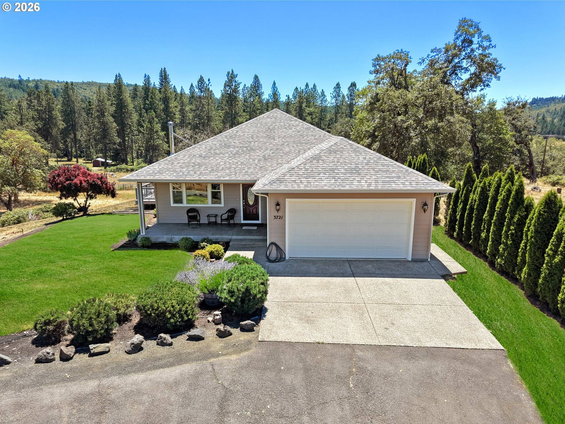 3721 COLONIAL RD, Roseburg, OR 97471