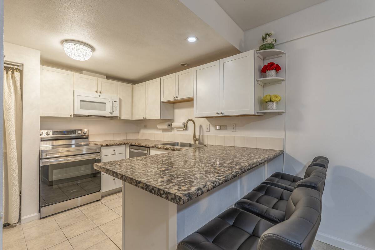 75-5719 KONA PLAZA #105, Kailua Kona, HI 96740