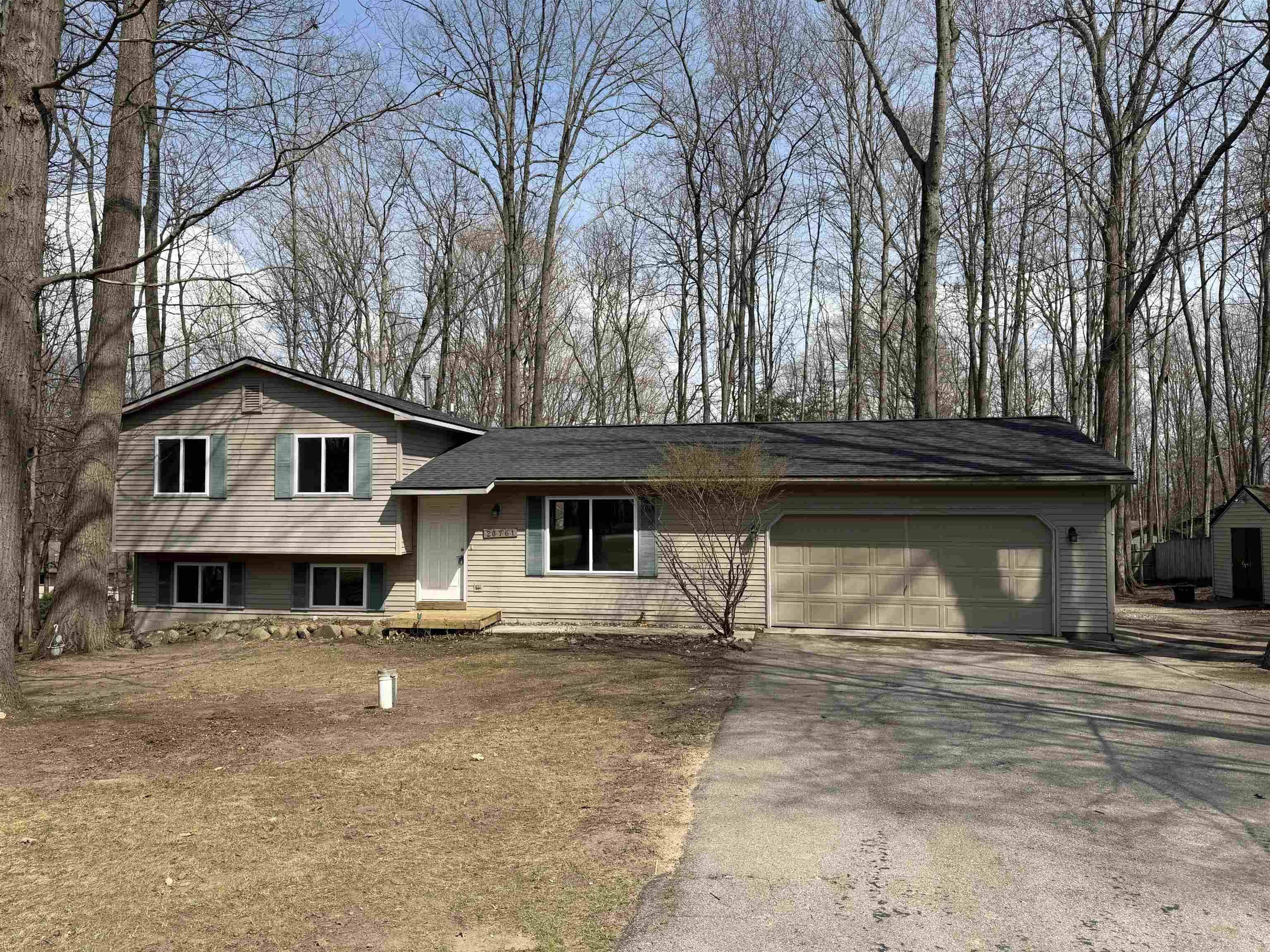 20761 White Oak DR, Almira Twp, MI 49650