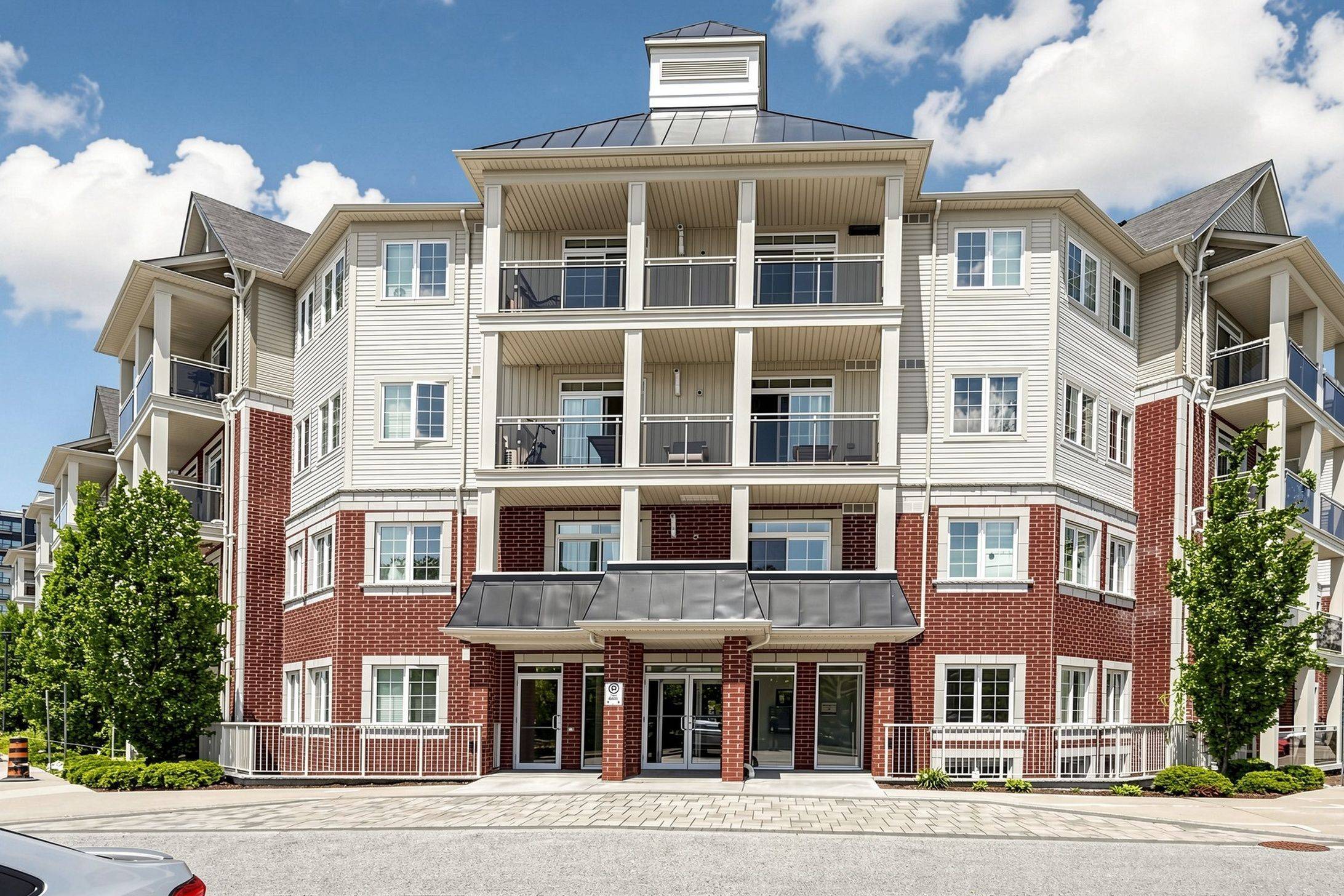 84 Aspen Springs DR #307, Clarington, ON L1C 0V3