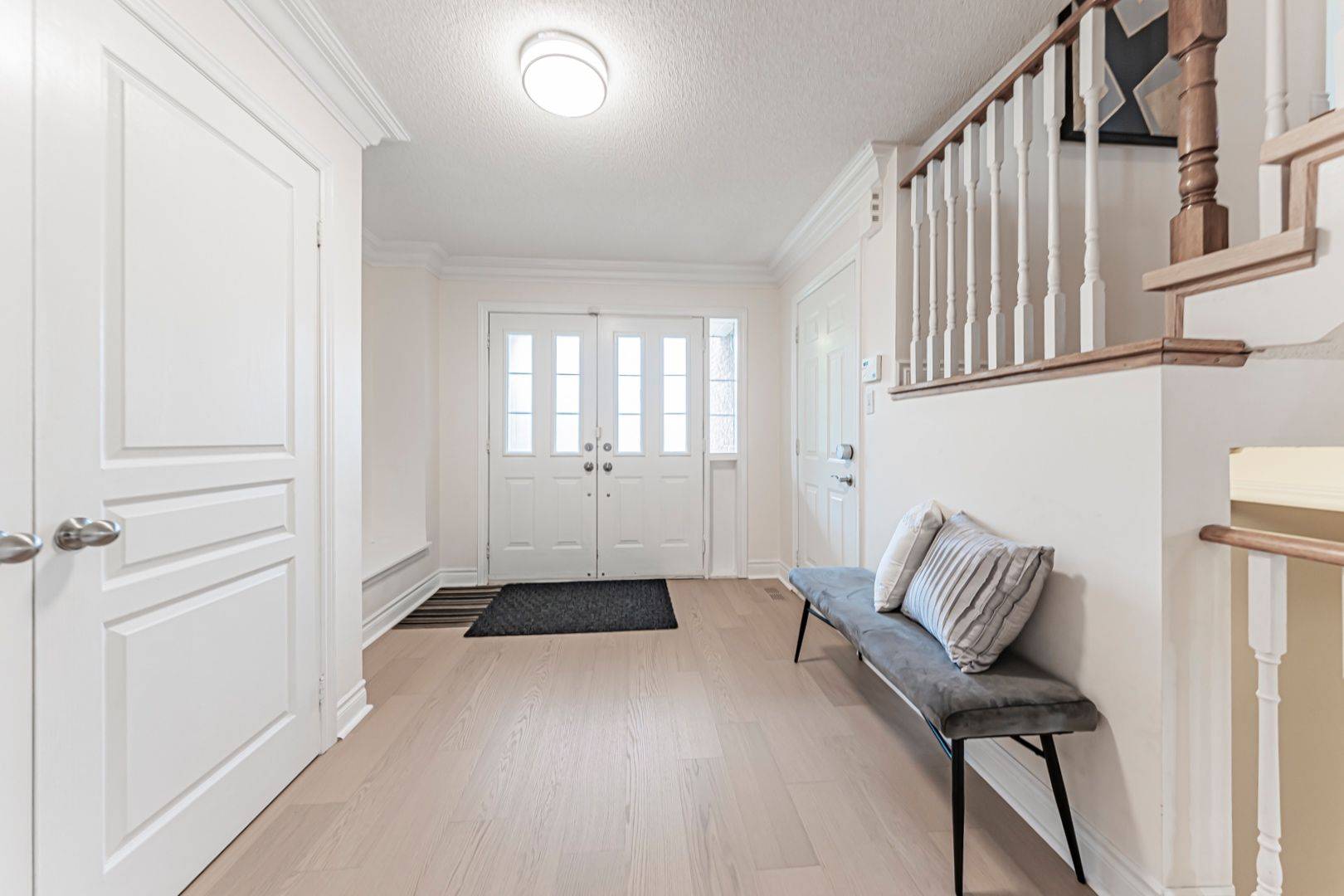 489 Ravineview WAY, Oakville, ON L6H 6T1