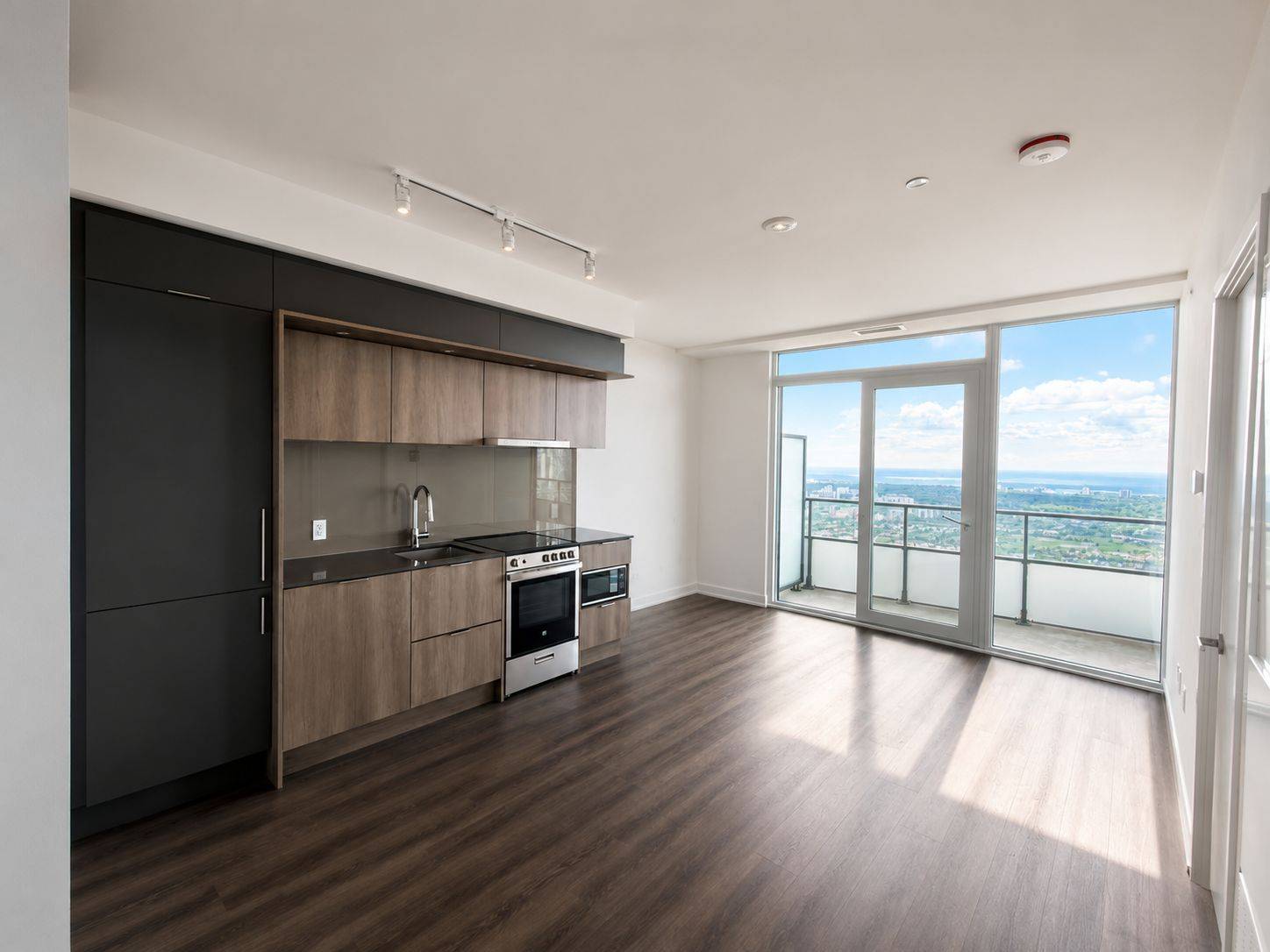 448 Burnhamthorpe RD W #5307, Mississauga, ON L5B 0R4