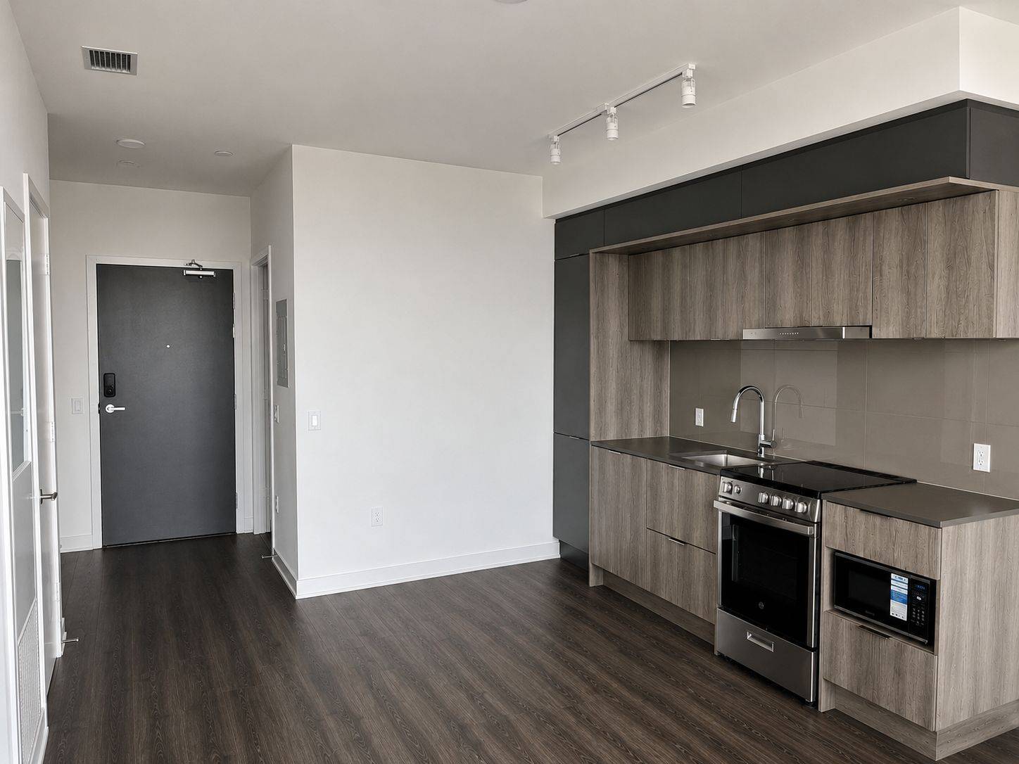 448 Burnhamthorpe RD W #5307, Mississauga, ON L5B 0R4