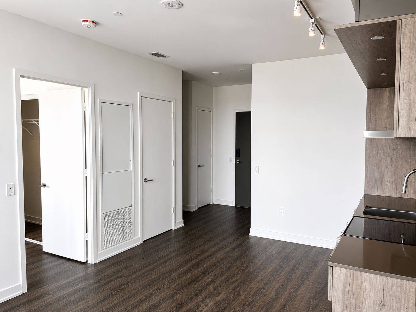 448 Burnhamthorpe RD W #5307, Mississauga, ON L5B 0R4