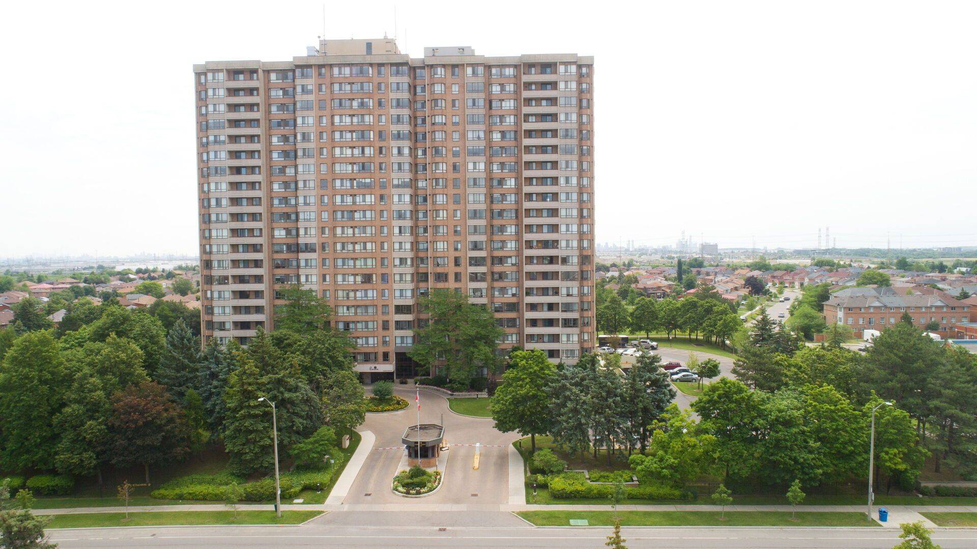 100 County Court BLVD #1709, Brampton, ON L6W 3X1
