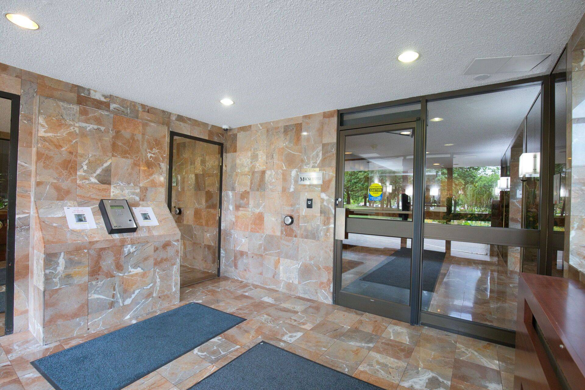 100 County Court BLVD #1709, Brampton, ON L6W 3X1