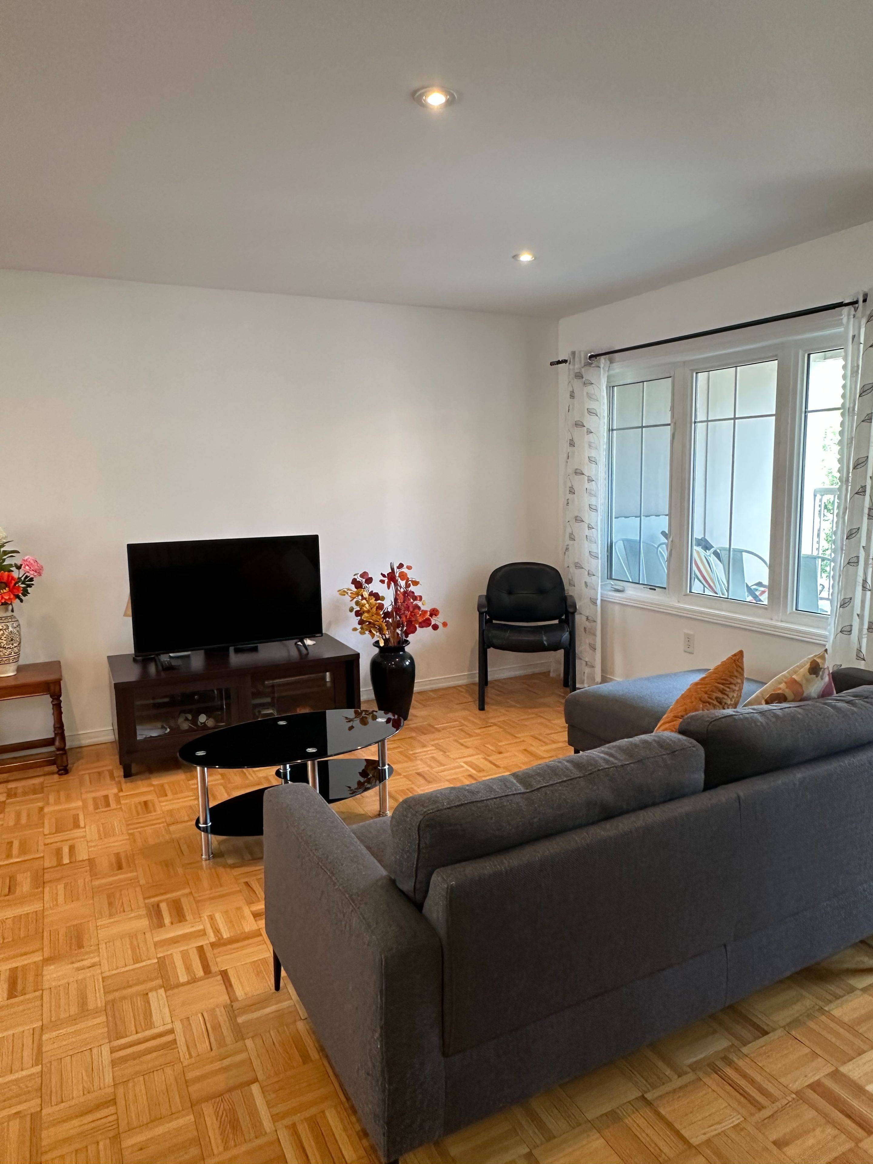 375 Cook RD #3, Toronto W05, ON M3J 3T6