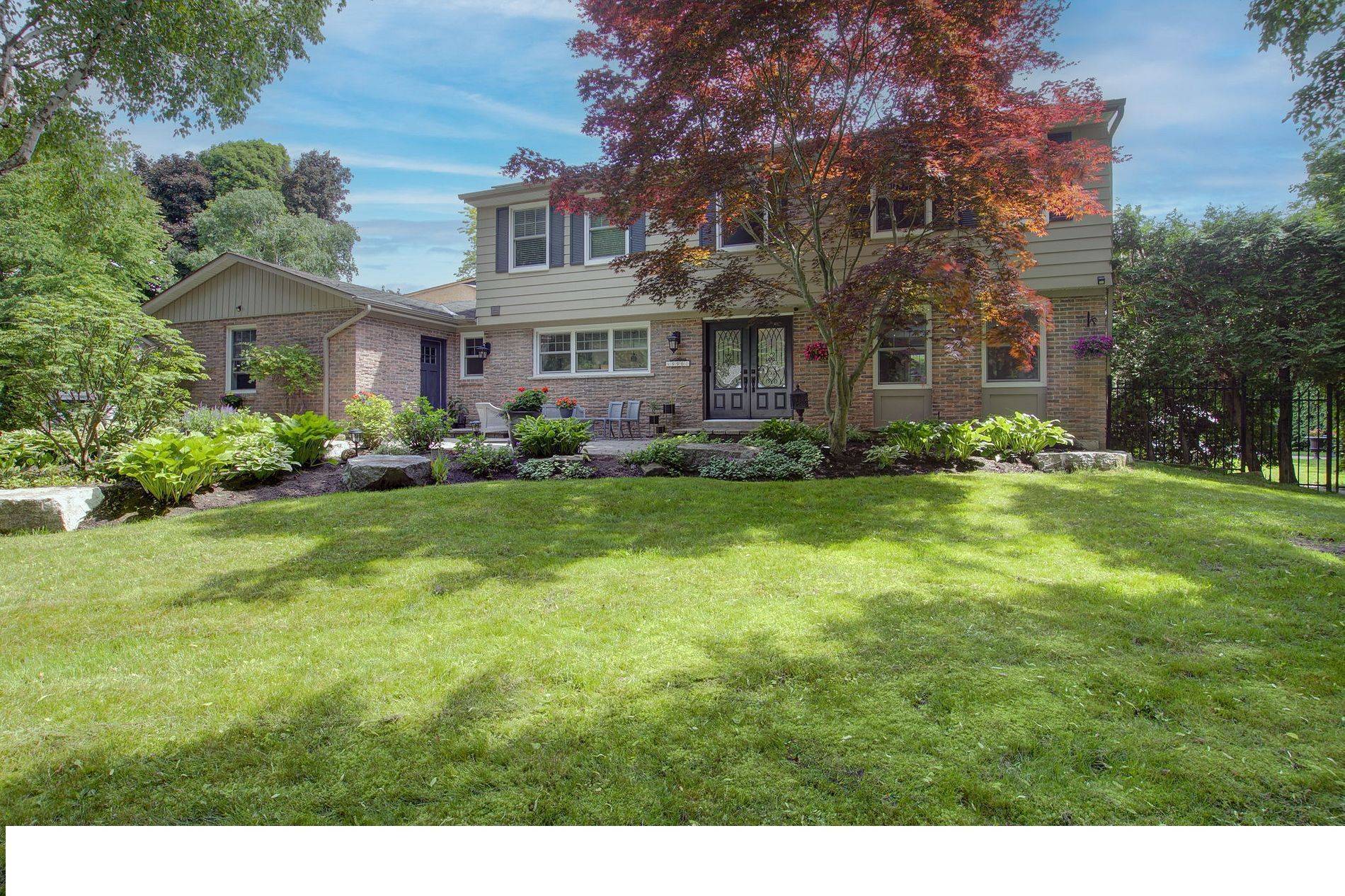 996 Cresthampton LN, Mississauga, ON L5H 2X1
