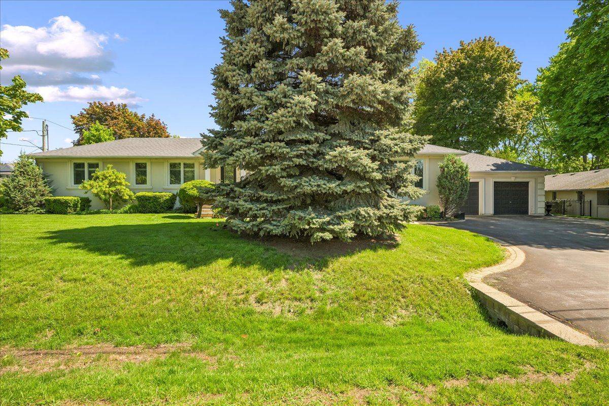 281 Pinehurst DR, Oakville, ON L6J 4X2