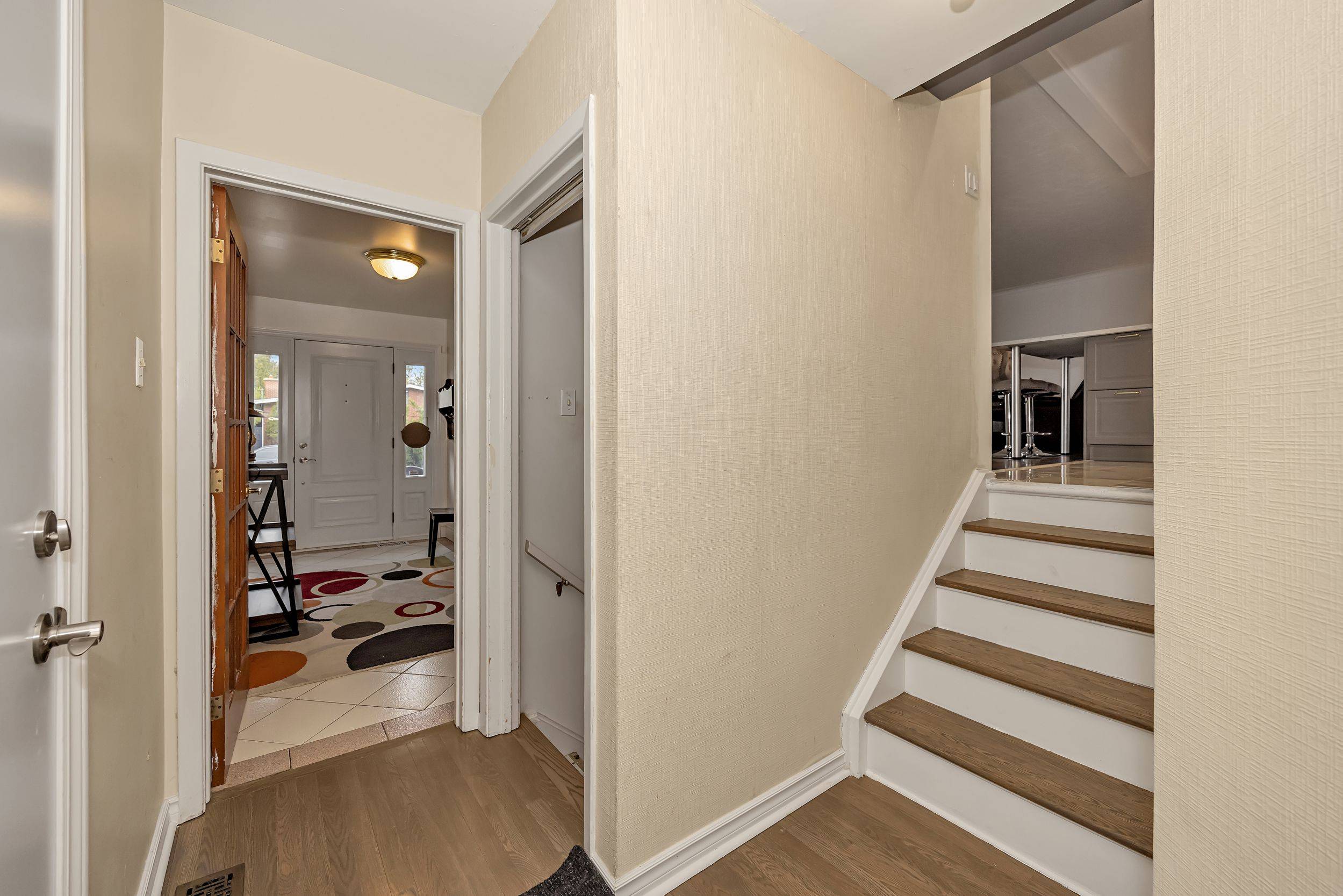 2350 Georgina DR, Britannia Heights - Queensway Terrace N And Area, ON K2B 7M5