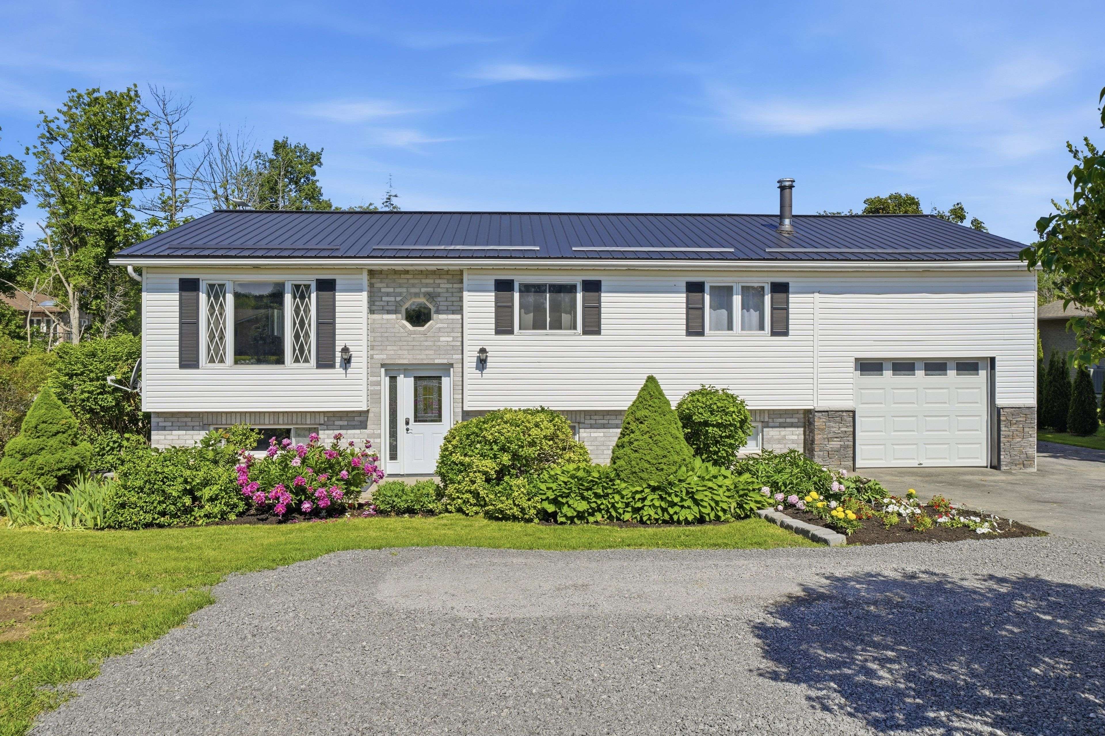13 Forester DR, Quinte West, ON K0K 2C0