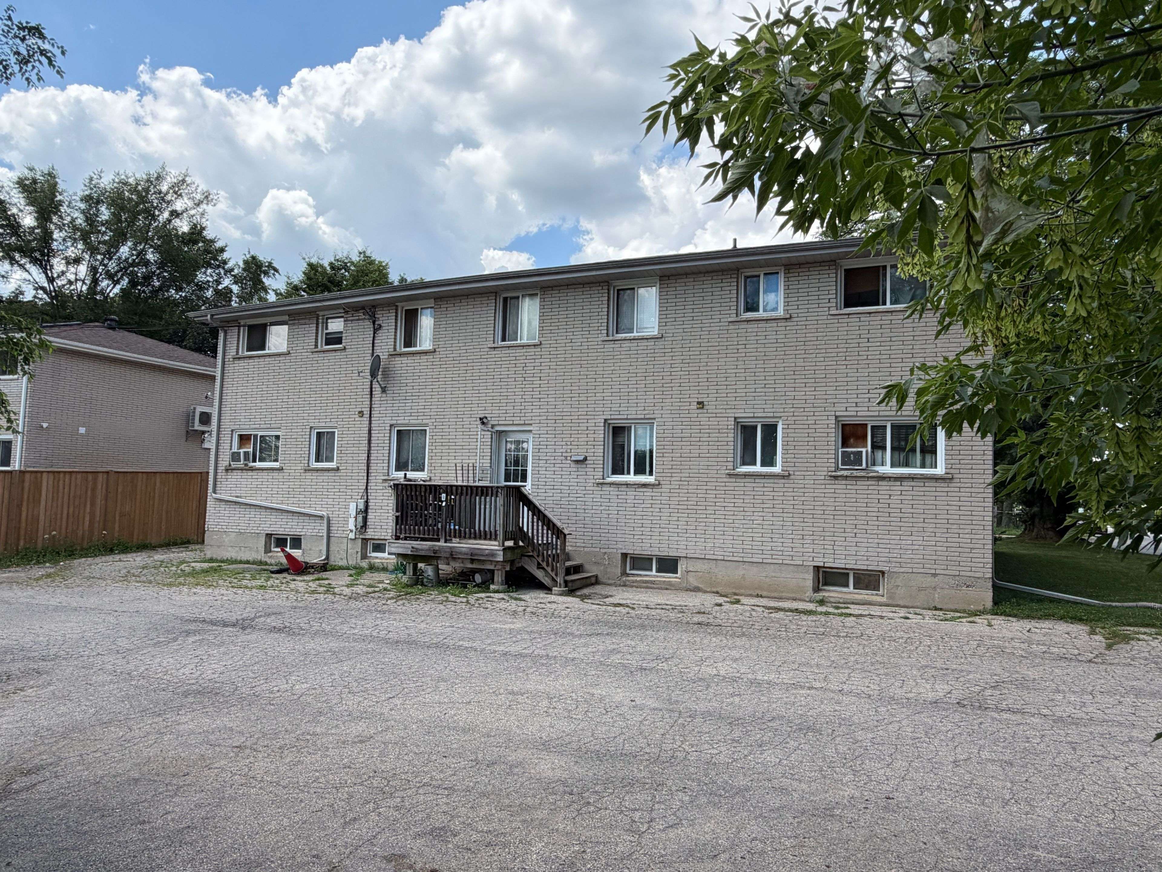94 Sixth AVE, Brantford, ON N3S 1B2