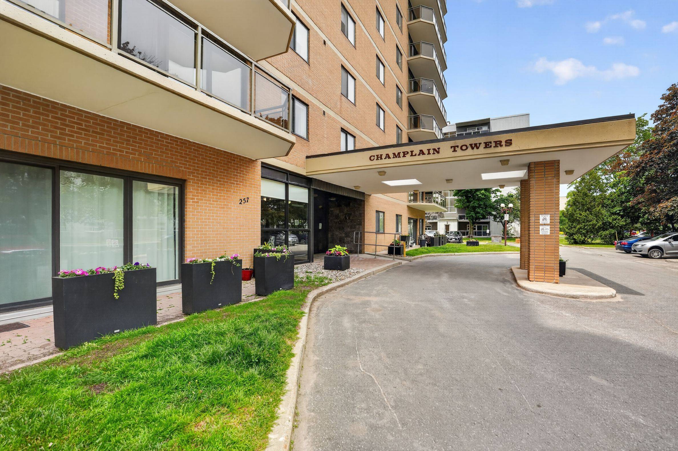 257 Bath RD #401, Kingston, ON K7M 7T3