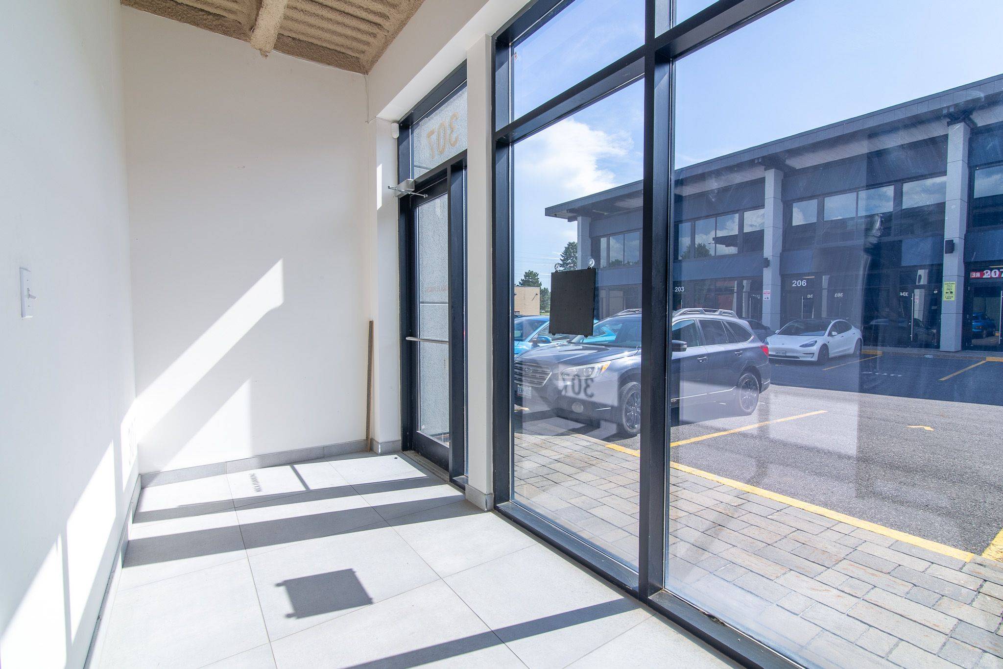 2310 St Laurent BLVD #307-308, Hunt Club - South Keys And Area, ON K1G 5H9
