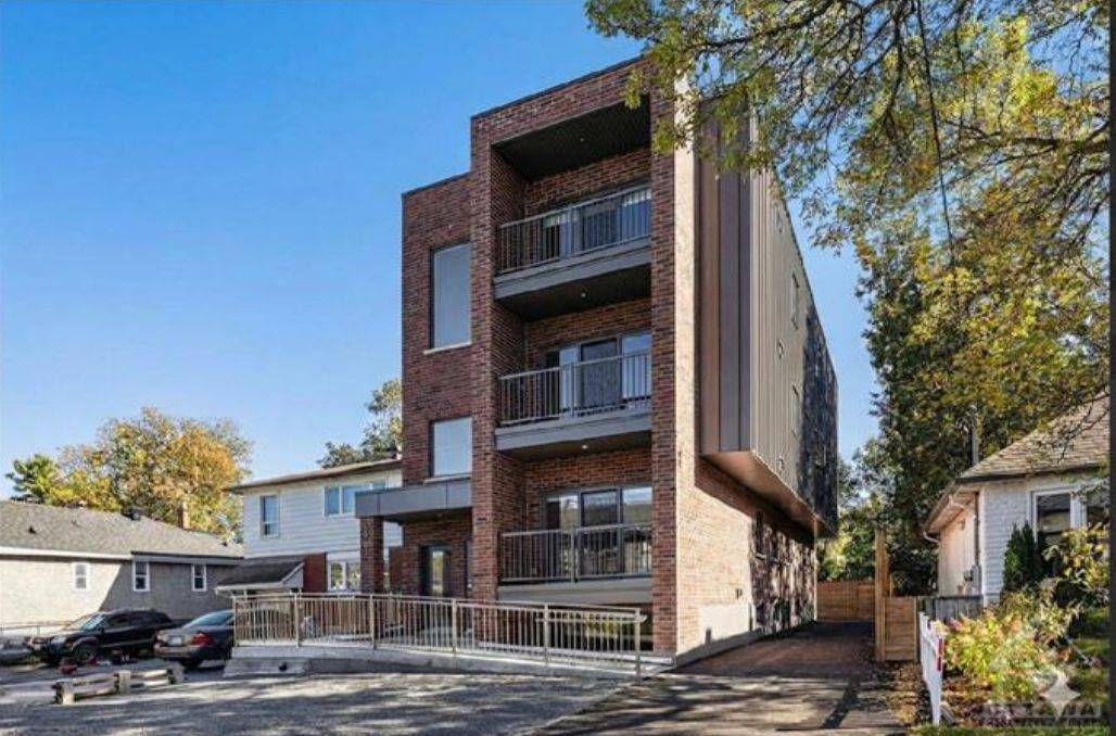 1260 Dorchester AVE #1, Carlington - Central Park, ON K1Z 8E6
