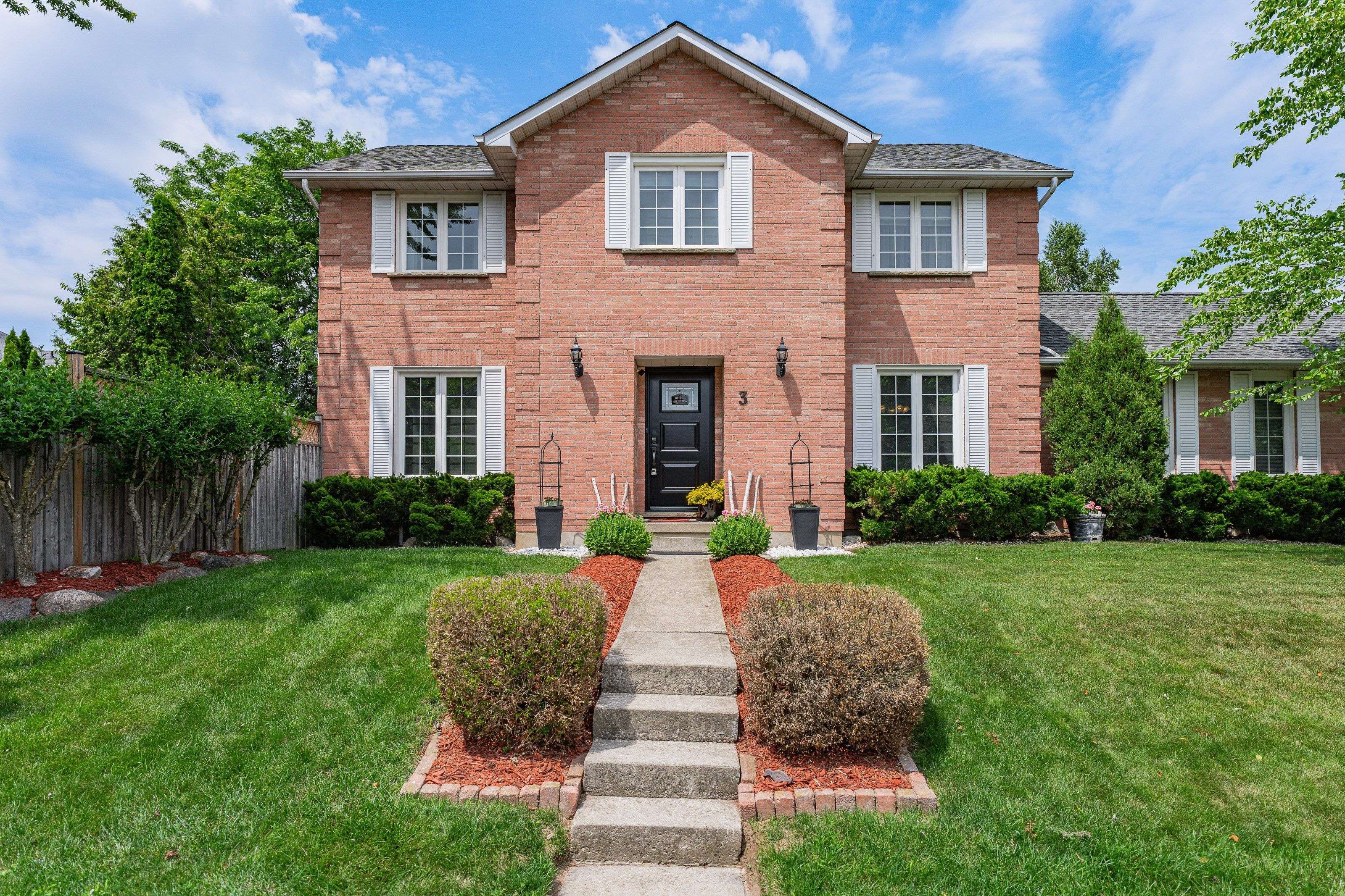 3 Wallace DR, Cambridge, ON N1T 1K7