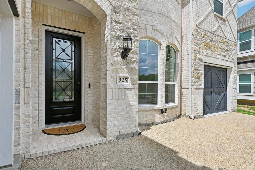 925 Oglethorpe Lane, Savannah, TX 76227