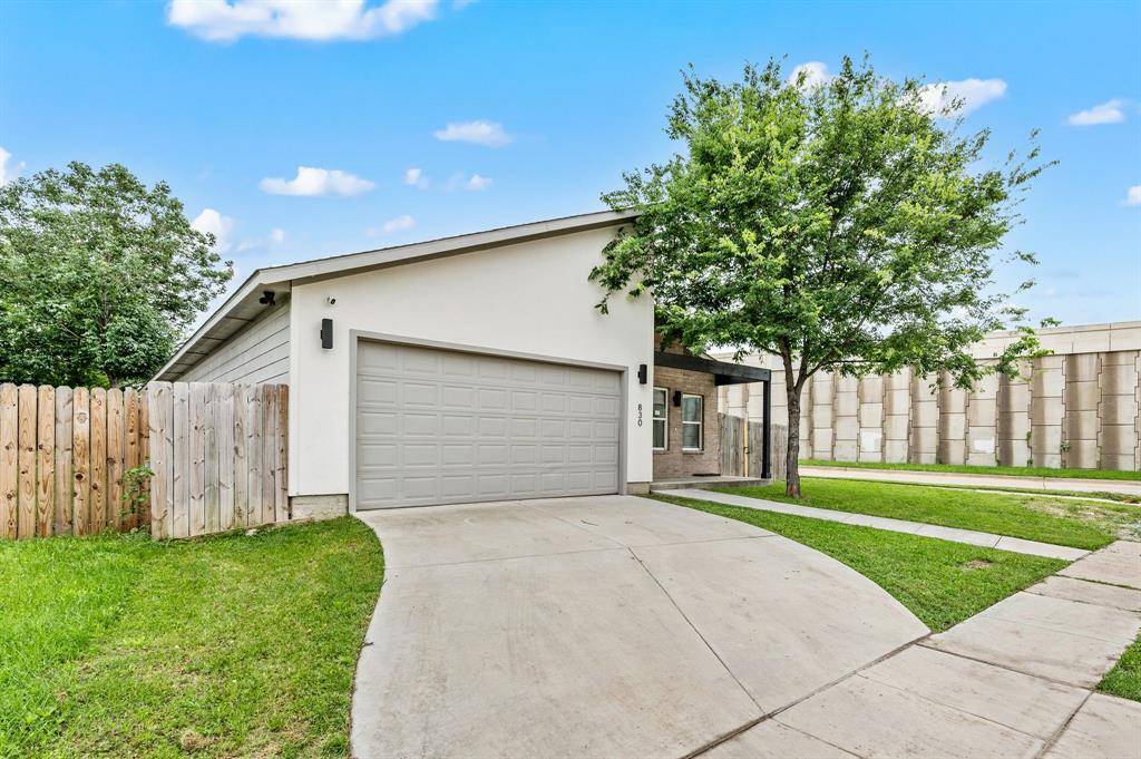 830 E Powell Avenue, Fort Worth, TX 76104
