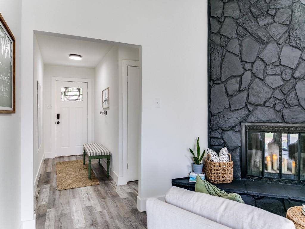 708 Oakwood Drive, Euless, TX 76040
